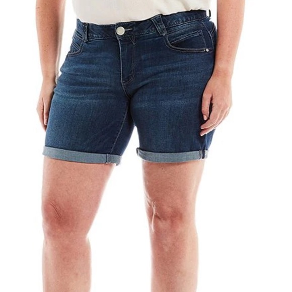 Democracy Plus Size "Ab"solution® Cuffed Mid Shorts. - Picture 2 of 12